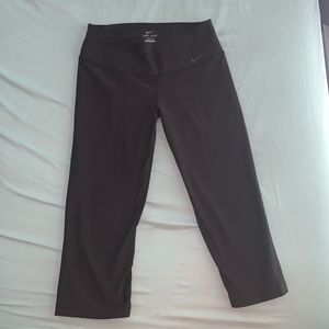 NIKE cropped leggings size medium